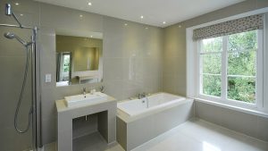 Haygrass House - The ensuite bathroom for Bedroom 3