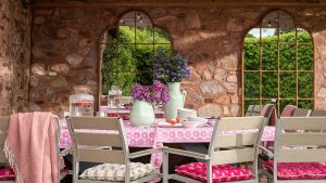 Outdoor dining in Somerset