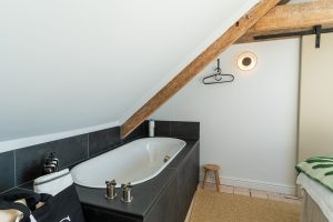 attic bathroom in holiday home - cornwall